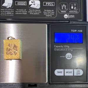 Beautiful 18k pendant